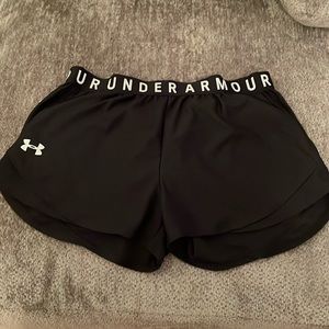 Size medium under armour women’s shorts